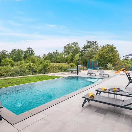 In With Outdoor Swimming Pool, Wifi&3 Bedrooms Vakantiehuis
